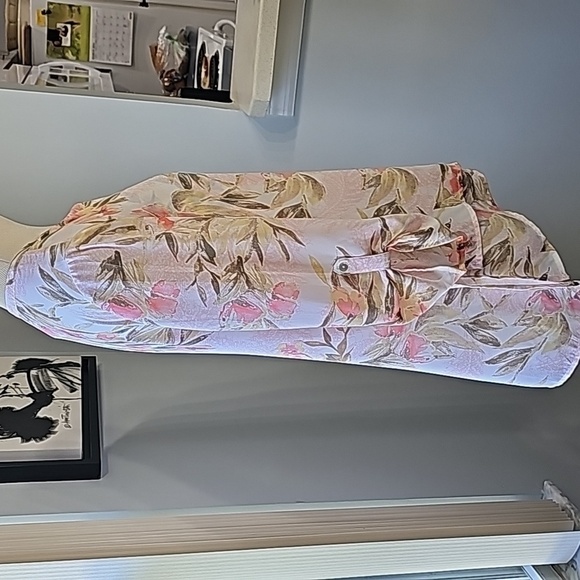 Chico's blouse, lovely colors. Size 1. V neck tab sleeves. Chiffon overlay. Love - Picture 5 of 11